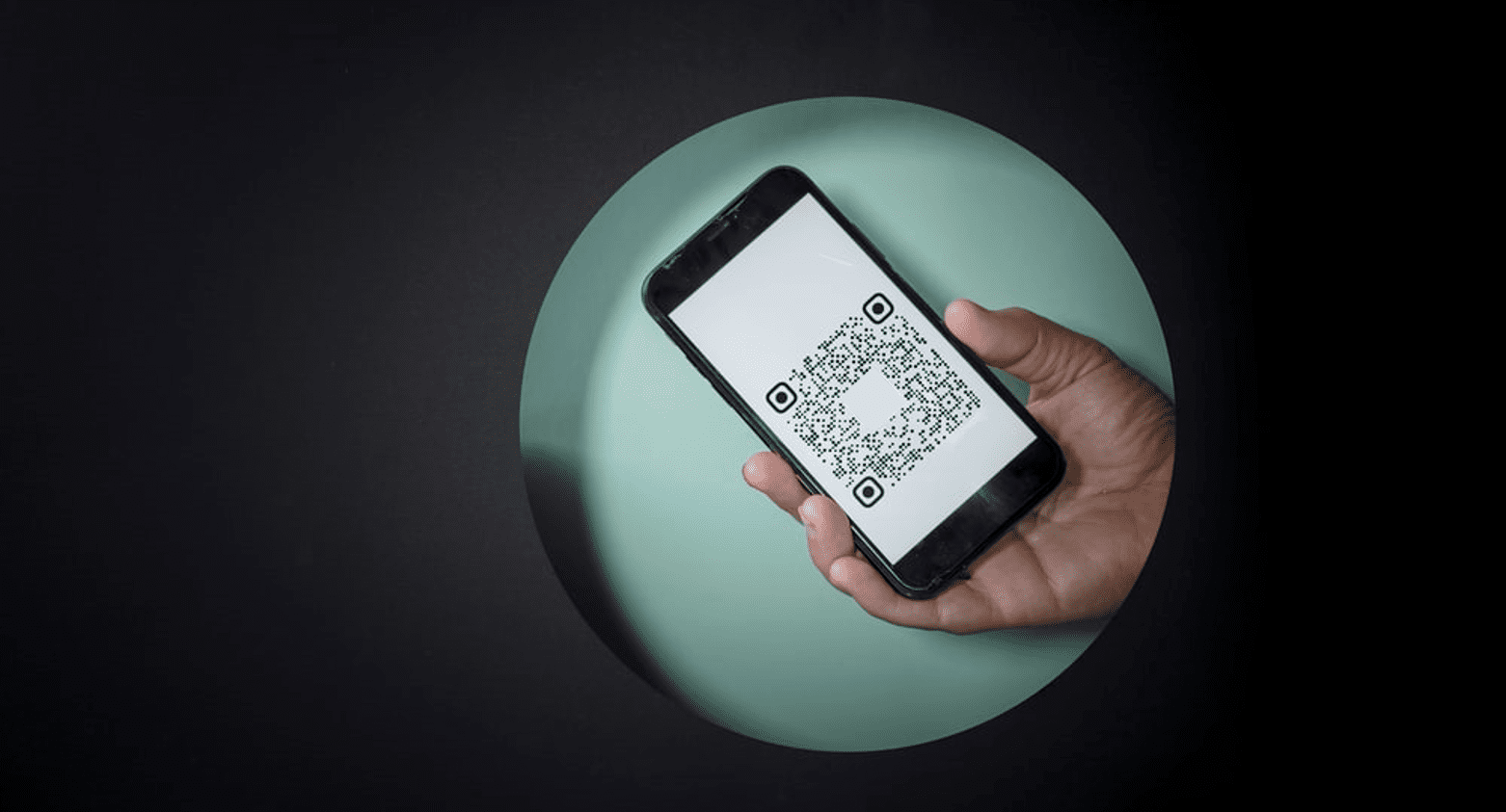 QR code d’accès éphémère affiché sur un smartphone, pour un accès sans contact en quelques secondes