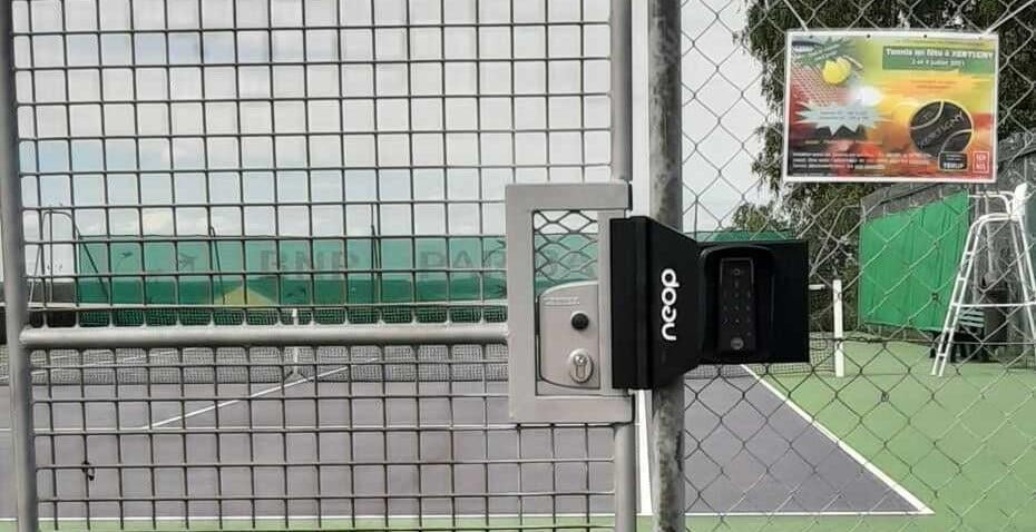 Connected access control for outdoor gates