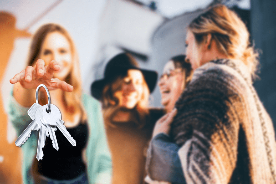 Usagers se passant un trousseau de clés, que Neop remplace par des accès connectés
