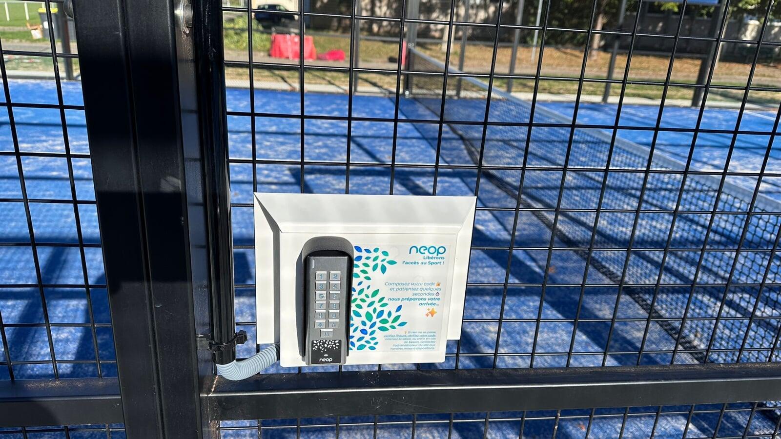 Neop keypad mounting plate and exit button designed for outdoor padel