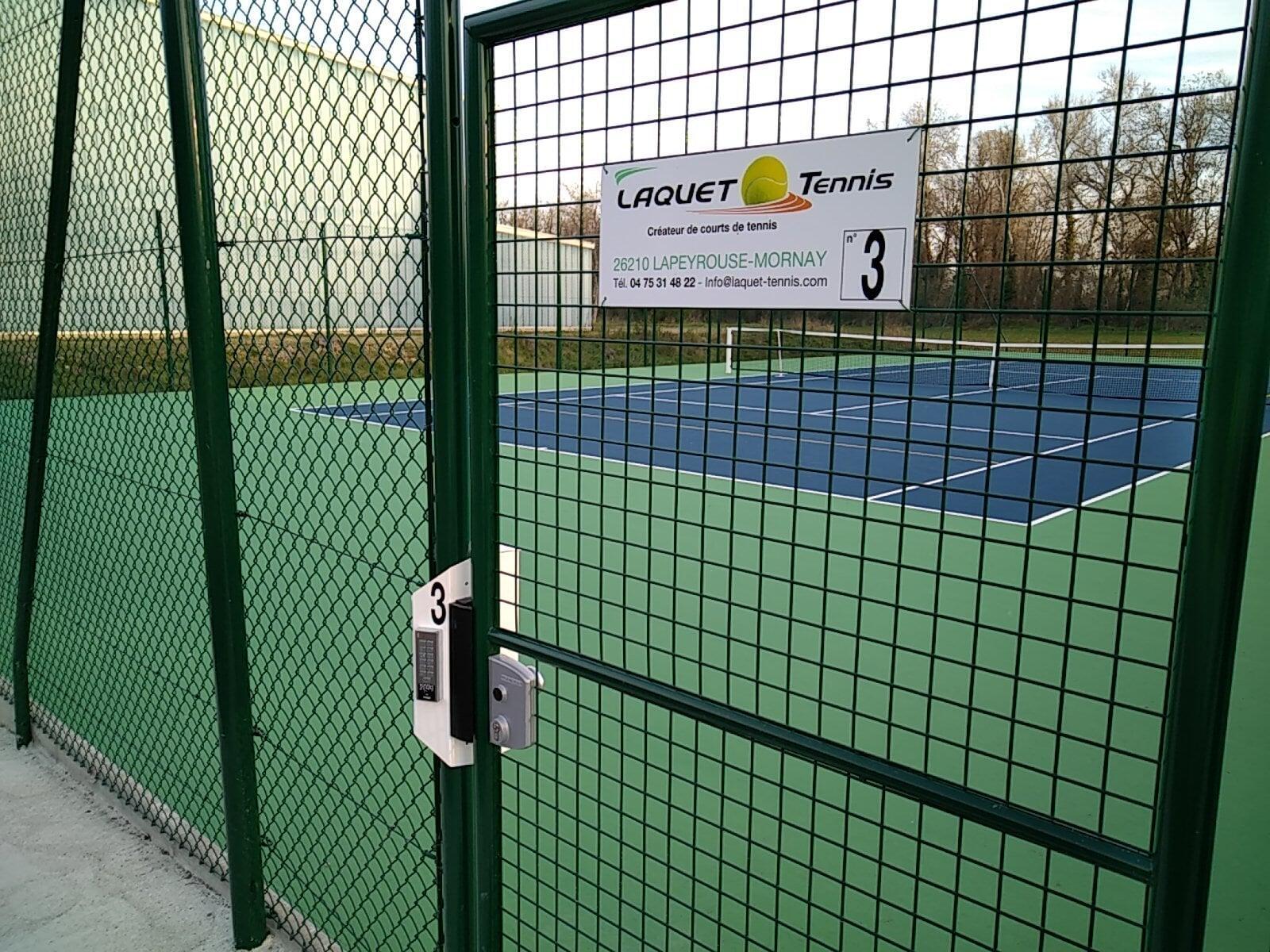 Tennis lock kit: independent access with Neop