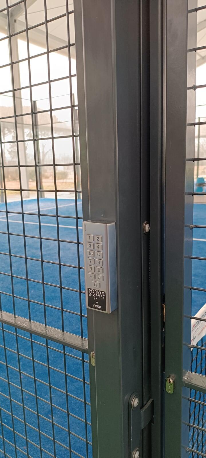 Indoor padel: Neop keypad for court access
