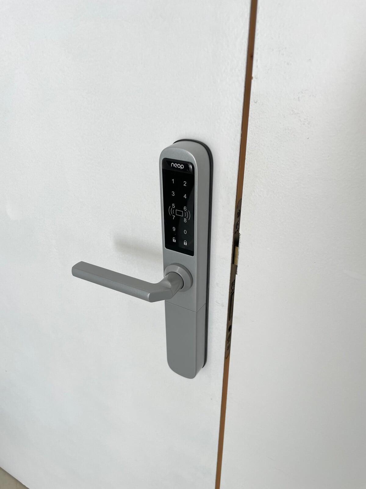 Coworking and clubhouse: Neop handle for offices and meeting rooms
