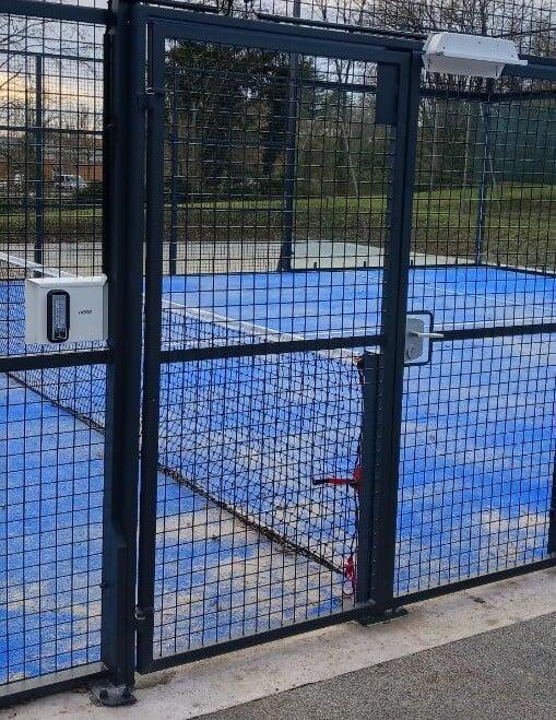 Self-service padel with lighting management and a smart gate lock