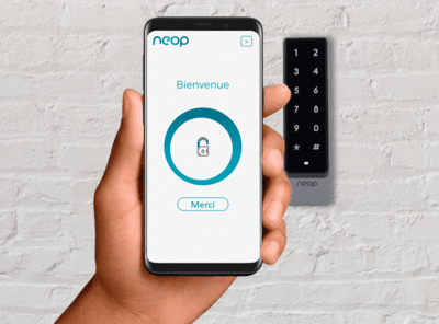 Lecteur digicode connecté 4G : Badges & codes éphémères
